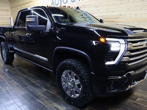 Used 2024 Chevrolet Silverado 2500 High Country w/ High Country Premium Package image 2