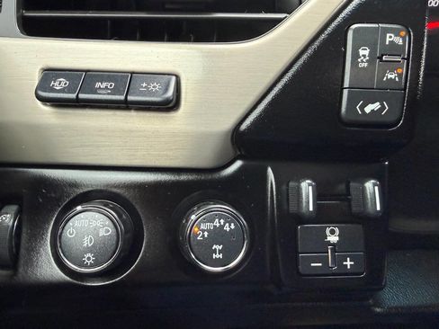 Used 2018 GMC Yukon XL Denali w/ Open Road Package image 34