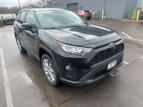 Used 2020 Toyota RAV4 XLE Premium image 17