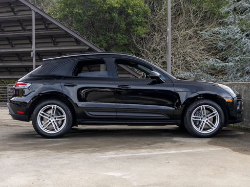 Certified 2025 Porsche Macan image 12