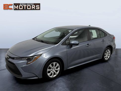 Used 2025 Toyota Corolla LE FWD image 1