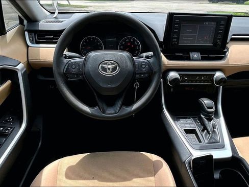 Used 2019 Toyota RAV4 LE FWD image 5