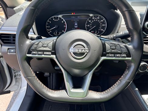 Used 2024 Nissan Altima 2.5 SR FWD image 13