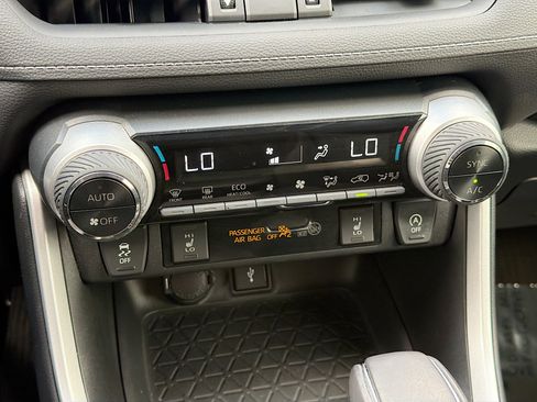 Used 2021 Toyota RAV4 XLE Premium image 34