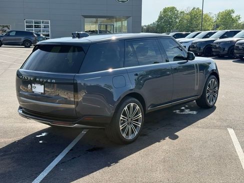 Used 2024 Land Rover Range Rover Long Wheelbase SE AWD/4WD image 8