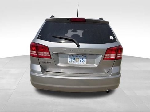 Used 2018 Dodge Journey SE w/ Connectivity Group FWD image 4