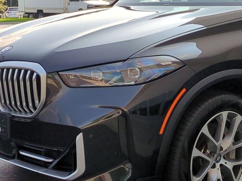 Used 2024 BMW X5 xDrive50e image 3