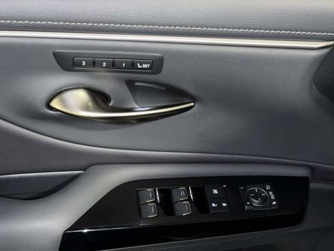 Certified 2024 Lexus ES 350 w/ Premium Package image 21