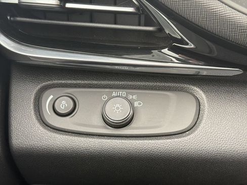 Used 2025 Buick Envista Sport Touring FWD image 17