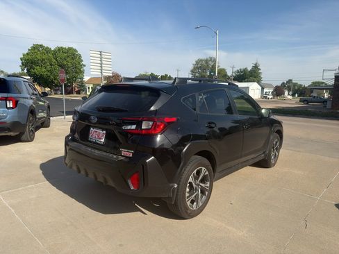 Used 2024 Subaru Crosstrek 2.0i Premium AWD/4WD image 3