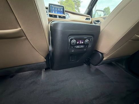 Used 2022 Chevrolet Suburban Premier AWD/4WD image 27