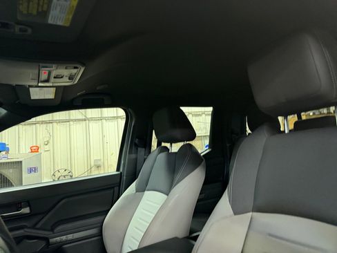 Used 2025 Toyota Tacoma TRD Sport w/ TRD Sport Upgrade Package image 25