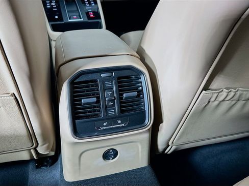 Used 2025 Porsche Macan image 27