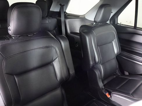 Used 2020 Ford Explorer XLT w/ Equipment Group 202A image 33