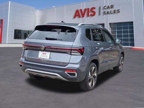Used 2025 Volkswagen Taos SE AWD/4WD image 6