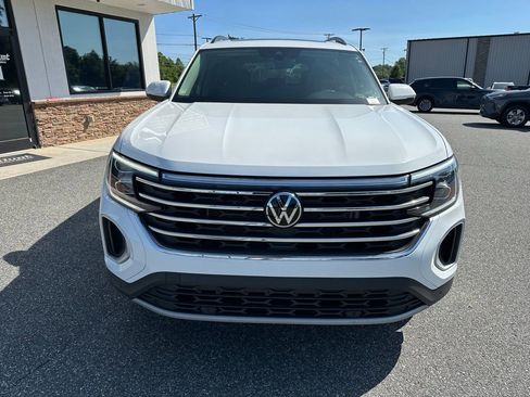 Used 2024 Volkswagen Atlas SE w/ Panoramic Sunroof Package FWD image 10