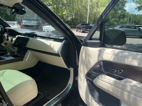 Used 2025 Land Rover Range Rover SE AWD/4WD image 10
