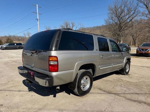 Used 2000 Chevrolet Suburban 2500 LT w/ LT Preferred Equipment Group image 6