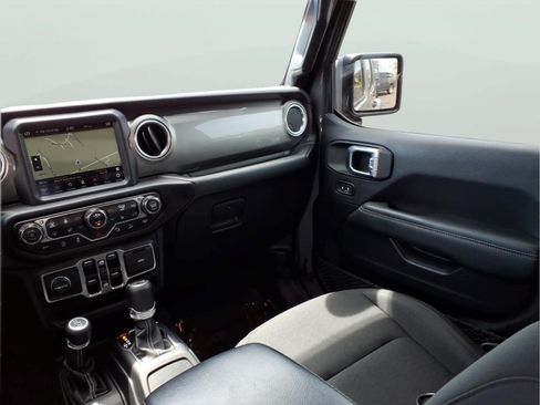 Used 2020 Jeep Wrangler Unlimited Sahara AWD/4WD image 7
