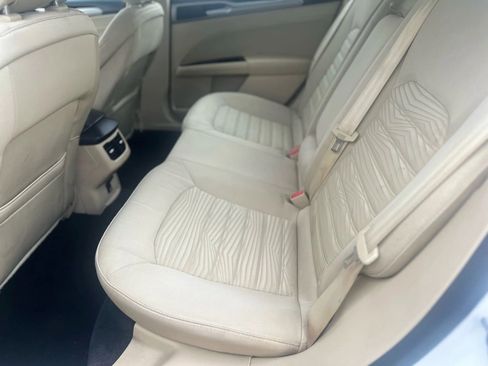 Used 2016 Ford Fusion SE image 10