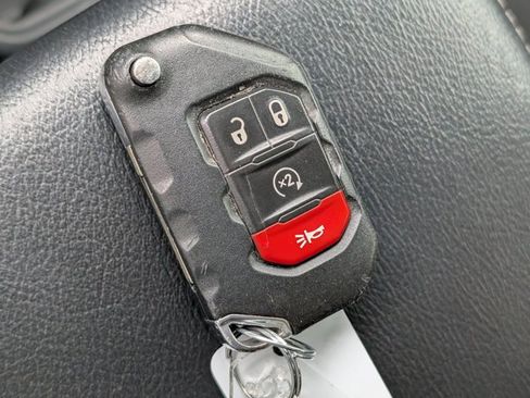 Used 2020 Jeep Wrangler Unlimited Sahara w/ LED Lighting Group AWD/4WD image 30