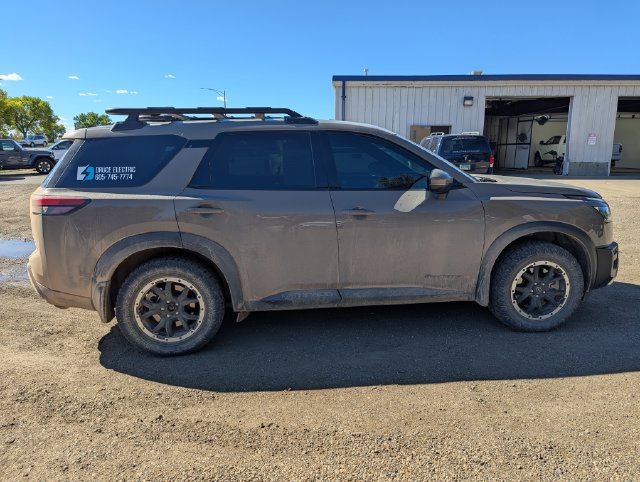 Used 2024 Nissan Pathfinder Rock Creek AWD/4WD image 12
