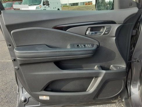 Used 2021 Honda Pilot Touring image 12