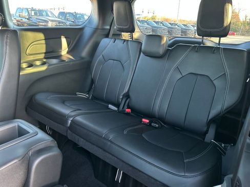 New 2026 Chrysler Pacifica Select w/ S Appearance Package FWD image 26