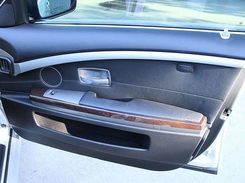 Used 2007 BMW 750i RWD image 24