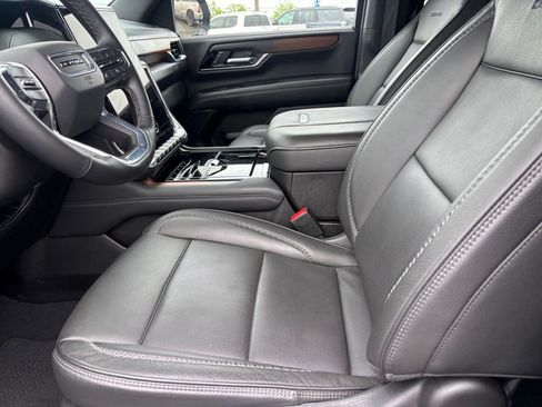 Used 2025 GMC Yukon XL Denali AWD/4WD image 10