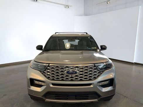 Used 2021 Ford Explorer Platinum w/ Equipment Group 601A AWD/4WD image 2