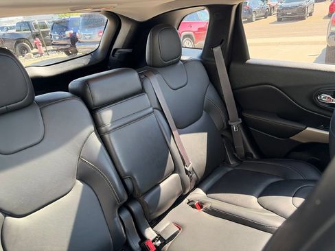 Used 2018 Jeep Cherokee Limited w/ Trailer Tow Group AWD/4WD image 13