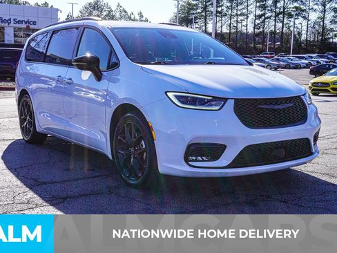 Used 2025 Chrysler Pacifica Limited FWD image 5