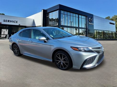 Used 2023 Toyota Camry SE w/ Convenience Package image 2