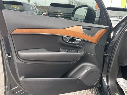 Used 2021 Volvo XC90 T6 Momentum w/ Protection Package Premier image 11