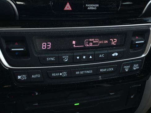 Used 2020 Honda Pilot Touring image 10