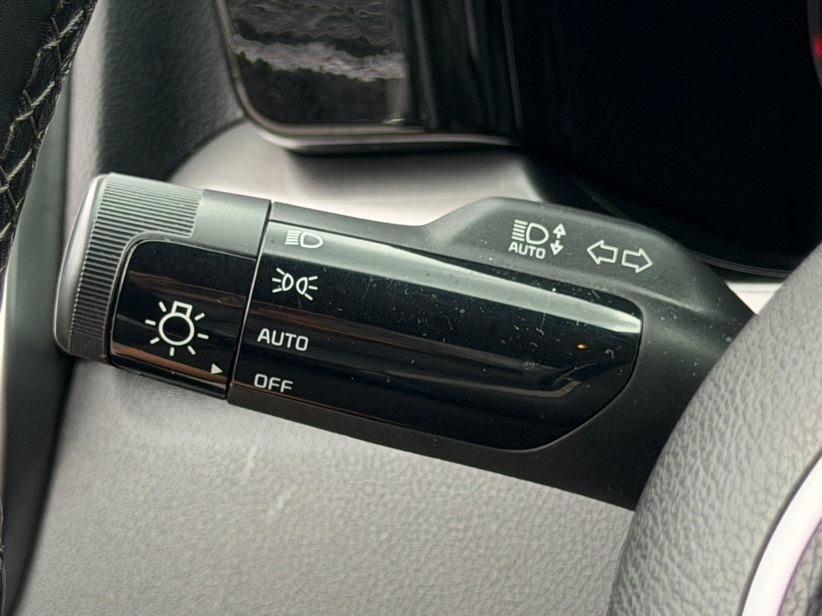 Used 2023 Kia Sorento S FWD image 41