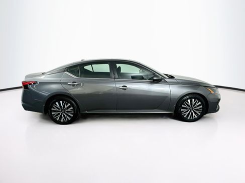 Used 2024 Nissan Altima 2.5 SV w/ SV Premium Package FWD image 10