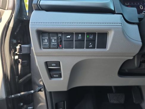 Used 2018 Honda Odyssey EX-L image 20