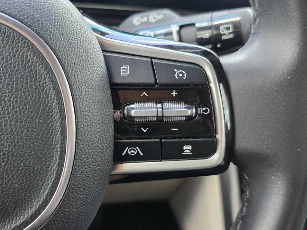 Certified 2024 Kia Carnival SX FWD image 36