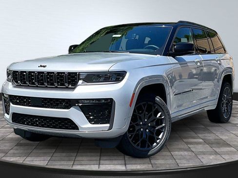 New 2026 Jeep Grand Cherokee Summit w/ Obsidian Package AWD/4WD image 3