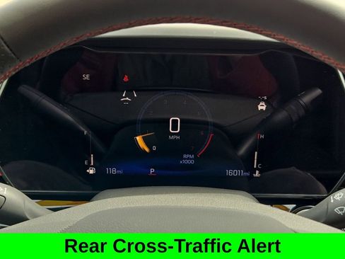 Used 2025 Chevrolet Trax RS w/ Sunroof Package image 11