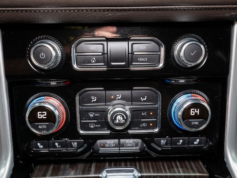 Used 2021 GMC Yukon Denali w/ Denali Premium Package RWD image 23