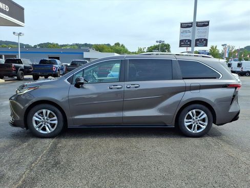 Used 2024 Toyota Sienna Limited AWD/4WD image 6