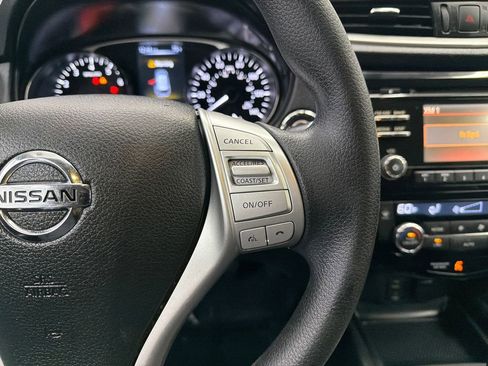 Used 2016 Nissan Rogue SV FWD image 25
