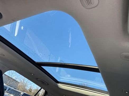 Used 2023 Jeep Grand Cherokee L Limited w/ Black Appearance Package image 6