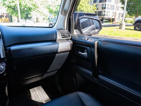 Used 2020 Toyota 4Runner TRD Off-Road Premium w/ Moonroof Package AWD/4WD image 10