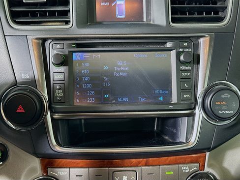 Used 2013 Toyota Highlander Limited FWD image 19