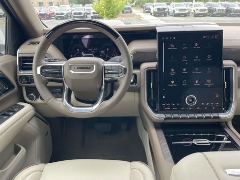 Used 2025 GMC Yukon Denali w/ Denali Reserve Package RWD image 13