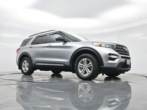 Used 2024 Ford Explorer XLT RWD image 52